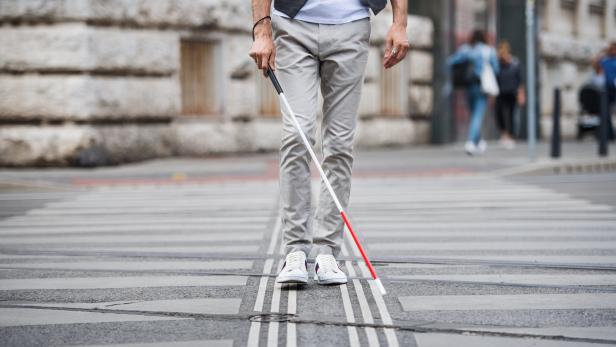 Schuh macht Hindernisse für Blinde „sichtbar“