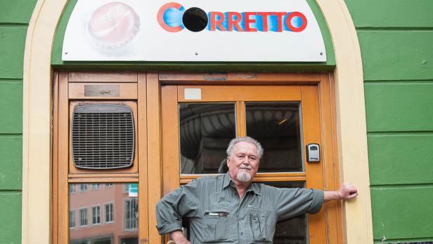 Frankie Remias (67) bietet der Stadt an, das in die Kritik geratene Café Corretto freiwillig zu schließen.
