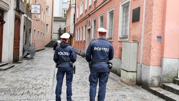 Polizei sichert sich in der Linzer Altstadt nun besondere Kontrollrechte gegen Waffen