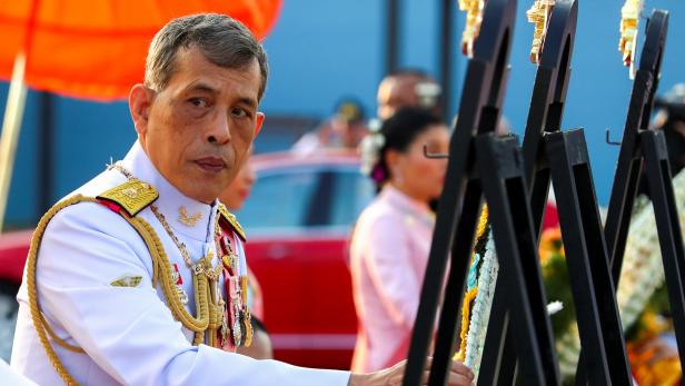 Thailands König kündigte vier Gardisten wegen "extrem bösartigen Verhaltens"