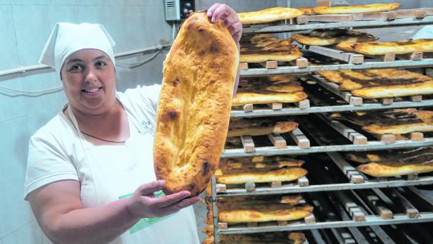 Dieses georgische Brot heisst Schotis Puri, wiegt 500 Gramm und und kostet umgerechnet 25 Cent
