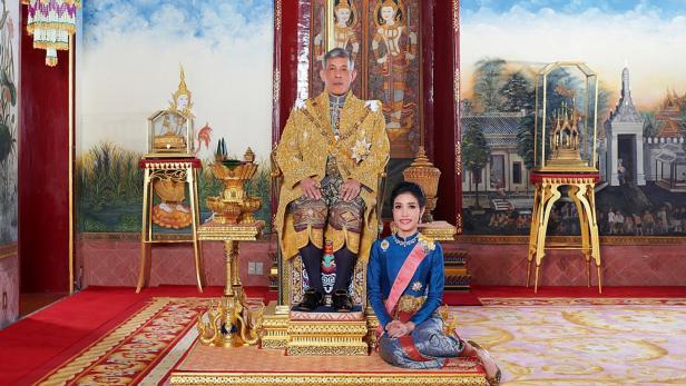 Bericht: Thailands König warf Geliebte ins Hochsicherheitsgefängnis