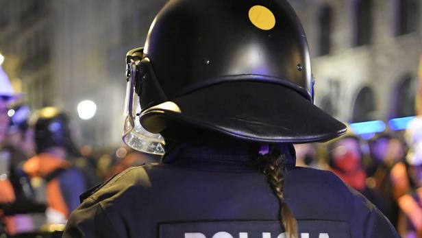 Polizei rüstet sich für heißes Wahl-Wochenende in Barcelona