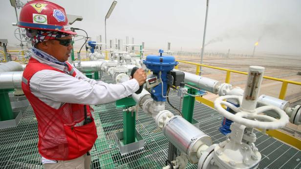 OPEC drosselt die Ölförderung, Ölpreis steigt