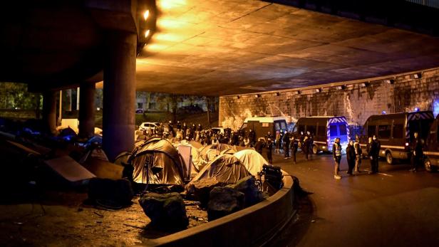 Polizei räumt Migrantencamps im Norden von Paris