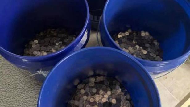 Frau zahlt Ex-Mann Scheidungsgeld in 10-Cent-Münzen