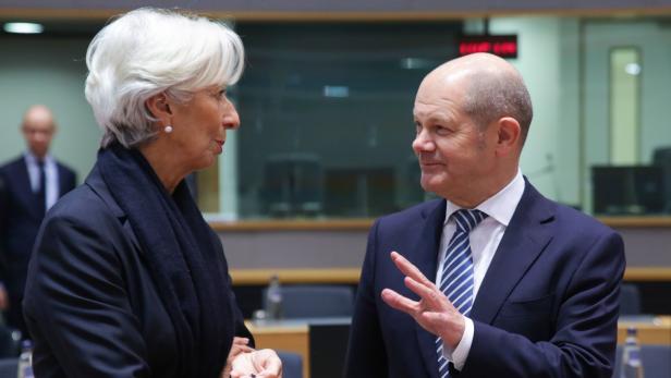 EZB-Chefin Christine Lagarde und Deutschlands Finanzminister Olaf Scholz (SPD) beim Eurogruppentreffen in Brüssel