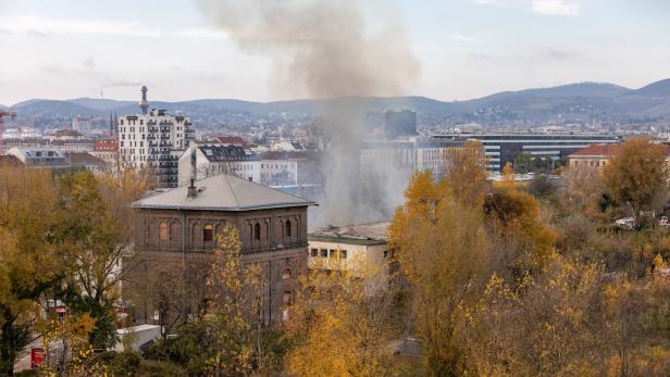 Wien: Rätsel um Brand in Nordbahnhalle