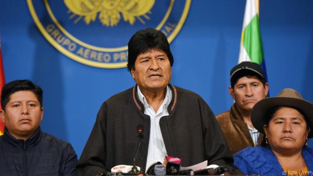 Morales von Spitzen der Armee und Polizei zum Rücktritt aufgefordert