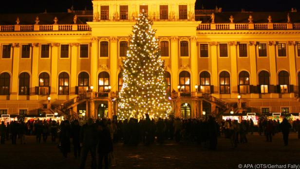 Schloss Schönbrunn ist eine glanzvolle Kulisse für den Adventmarkt