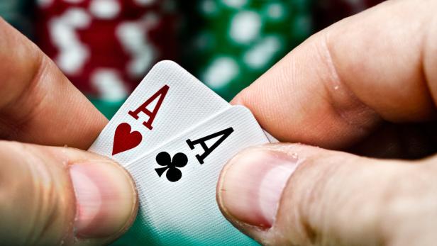 Strafen drohen: Finanzpolizei führte Poker-Razzia in St. Pölten durch