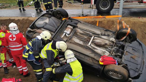 Wilhelmsburg: Auto stürzte in Straßengraben