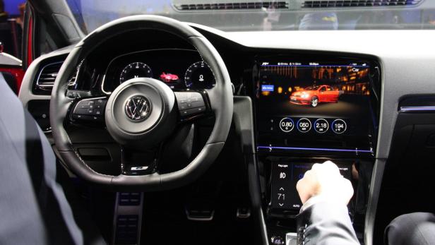USA CONSUMER GOODS CES 2015 VW hat immer wieder mit verschiedenen Systemen experimentiert, will sich aber nicht dem Diktat von Google und Apple unterwerfen