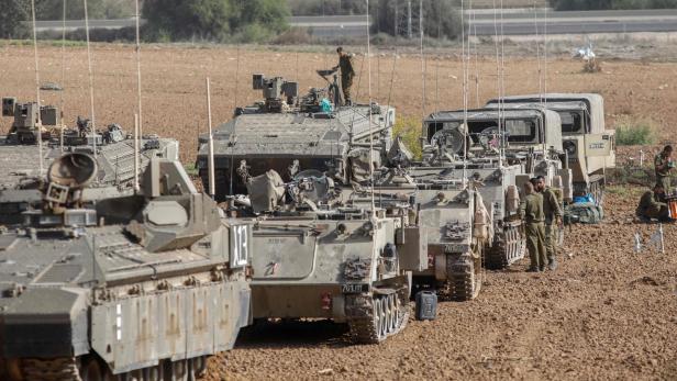 Israelische Panzer in der Nähe der Grenze zum Gaza-Streifen.