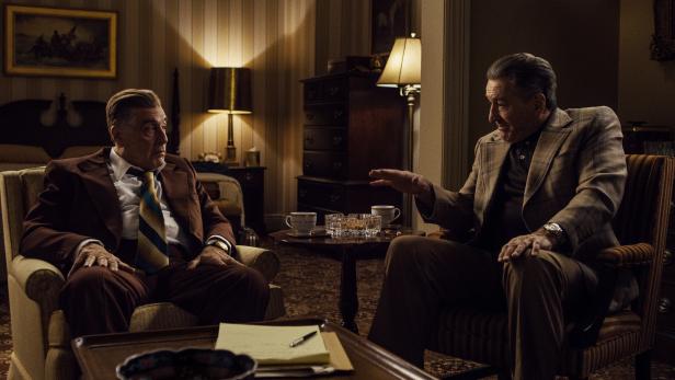 Alte Herren unter sich: Al Pacino (li.) als Jimmy Hoffa und Robert De Niro als „The Irishman“