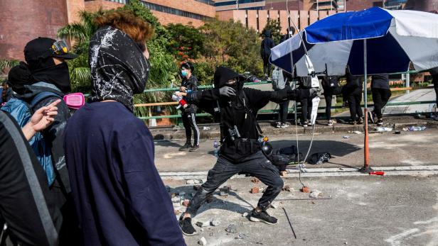 Proteste in Hongkong: Mann von Stein erschlagen