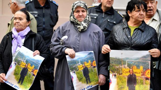 5. November: Protest gegen Handke vor der schwedischen Botschaft in Sarajewo