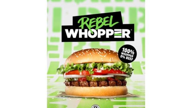 BURGER KING® tischt den Burger, auf den wir alle gewartet haben, auf: Der Rebel WHOPPER® ist in Österreich angekommen. Credits: Burger King.
