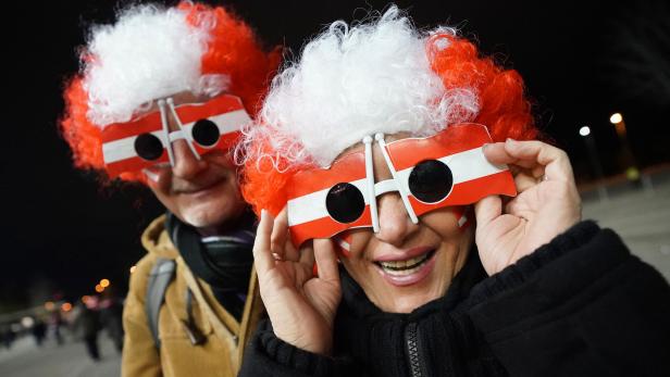 Rotweißrote Brille: Die Fans fiebern der in 207 Tagen beginnenden EM entgegen.