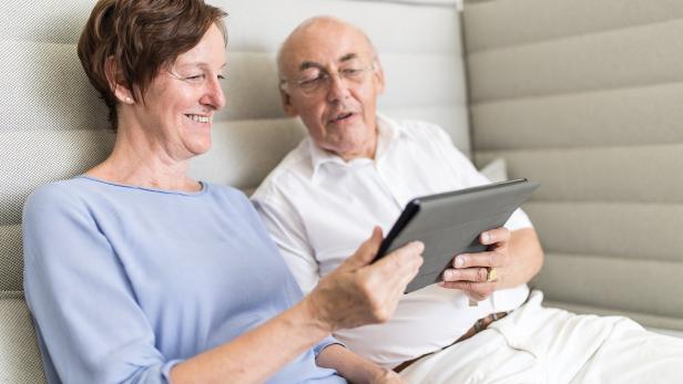 Tablets, Sensoren und Smart Watch für Senioren