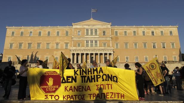 Proteste vor dem Parlament in Athen gegen den von den Gläubigern verlangten Sparkurs bei den öffentlichen Ausgaben.