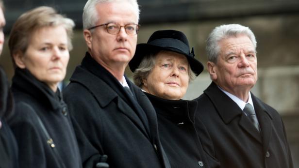 Beim Begräbnis von Richard von Weizsäcker (v. li.): Beatrice, Fritz und Marianne von Weizsäcker und der damalige deutsche Bundespräsident Gauck