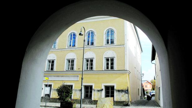Polizei zieht im Hitlerhaus ein: Braunau atmet auf
