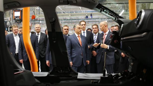 Ausländische Investitionen im Produktions-Sektor sind Ungarns Premier Viktor Orban willkommen – bei den Dienstleistern und Bauern macht er Druck auf Nicht-Ungarn