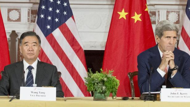 Anhaltend frostige Stimmung zwischen China und den USA: Vizepremier Wang Yang (li.) und US-Außenminister John Kerry im Juni in den USA.