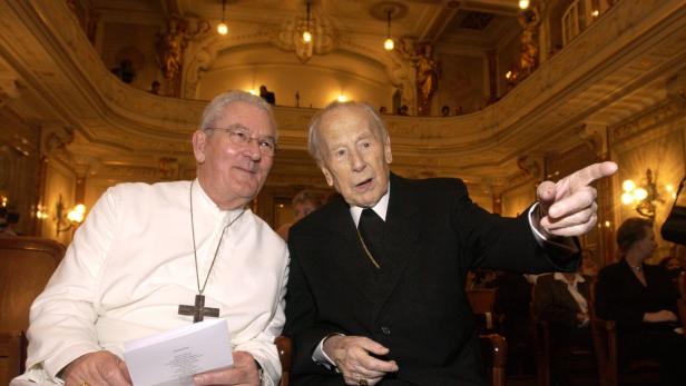 Altabt Angerer (li.) mit Kardinal Franz König im Jahr 2004.