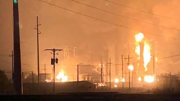 Flammendes Inferno: Gewaltige Explosion in Texas