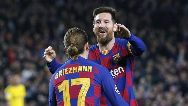 Herzlich: Der Franzose Antoine Griezmann feierte mit seinem Kapitän Messi.