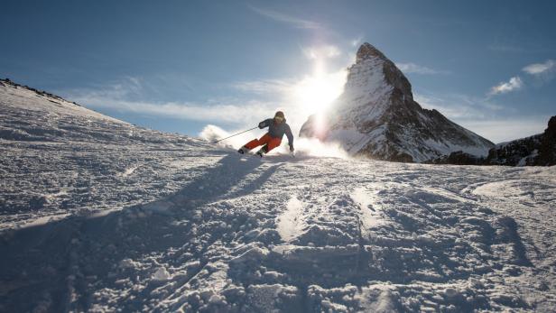 Ski fahren vor der weltberühmten Kulisse in der Morgensonne ist der Gipfel der Gefühle.