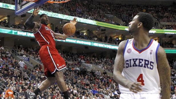 Miami Heat forward LeBron James dunks the ball near the Philadelphia 76ers forward Dorell Wright (4) during their NBA basketball game in Philadelphia, Pennsylvania, February 23, 2013. REUTERS/Tim Shaffer(UNITED STATES - Tags: SPORT BASKETBALL TPX IMAGES OF THE DAY)