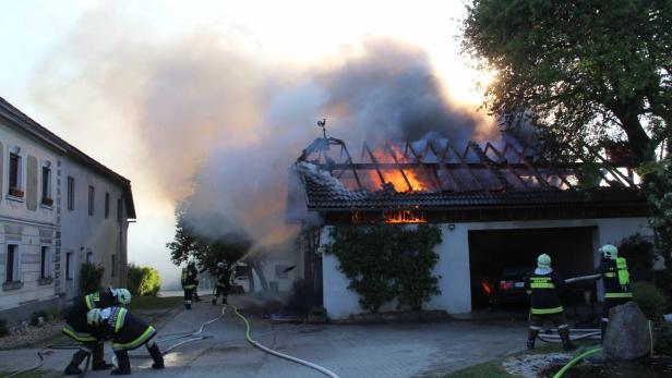 Vierkanthof war durch Brand in Nebengebäude bedroht