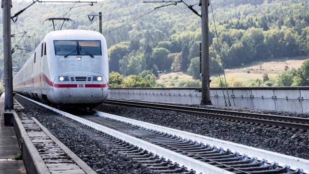 Österreicher erlitt Herzinfarkt im Zug und starb