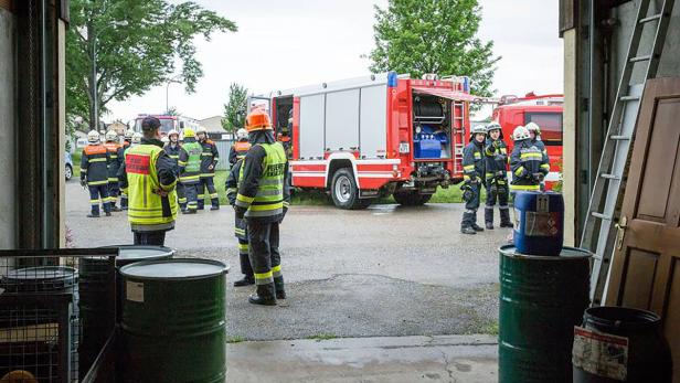 38 Feuerwehrleute mussten mit Atemschutz antreten.
