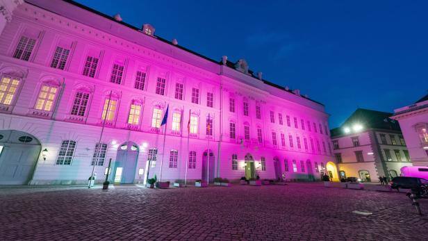 Die Parlamentsdirektion am Josefsplatz wird violett erstrahlen, um auf die Rechte von Menschen mit Behinderung hinzuweisen