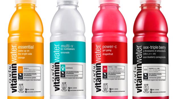 Glacéau Vitaminwater heißt das Lifestylegetränk von Coca-Cola, das seit kurzem auch in Österreich erhältlich ist. Vier Sorten sind vorerst im Handel, jede mit einer Kombination unterschiedlicher Vitamine und Nährstoffe.