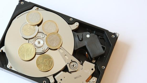 Festplatte mit Geld als Symboldbild für die Festplattenabgabe