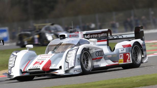 Audi R18 e-tron quattro #2 (Audi Sport Team Joest), Lo?c Duval (F), Tom Kristensen (DK), Allan McNish (GB)