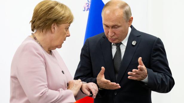 Wirtschaftsgipfel in Davos: Abrechnung mit Merkel wegen Ukraine-Krieg