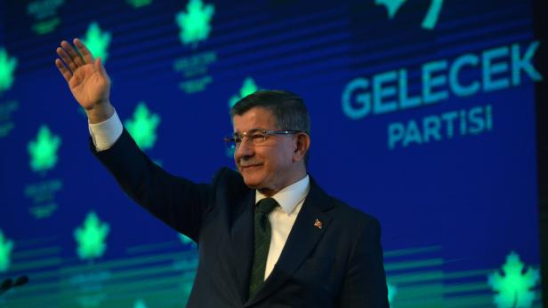 Abspaltung von Erdoğan: Davutoglu stellt "Zukunfstpartei" vor
