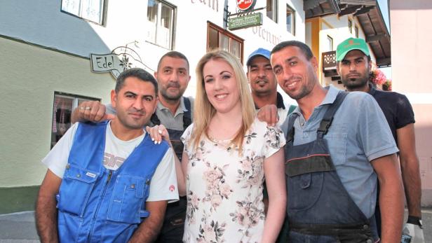 Teresa Herbst hat 30 syrische Flüchtlinge aufgenommen. Sie freuen sich, wenn sie im Ort anpacken können.