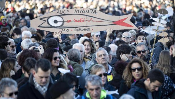 Großdemo in Rom: Was Salvini mit "Sardinen" und Nutella verbindet