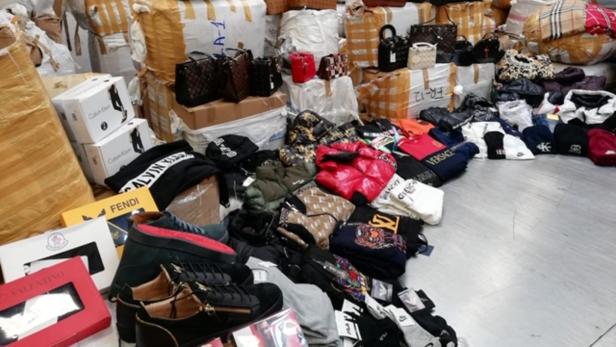 Viele gefälschte Produkte am Flughafen Wien entdeckt