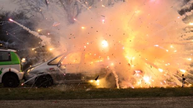 So gefährlich kann der Transport von Feuerwerkskörpern im Auto sein