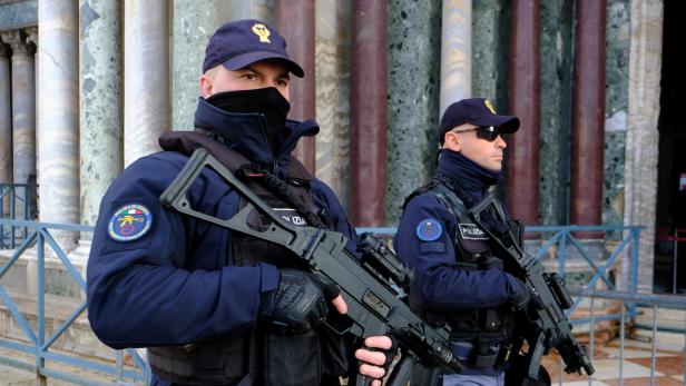 Riesenrazzia: Italienische Polizei nimmt Hunderte Mafiosi fest