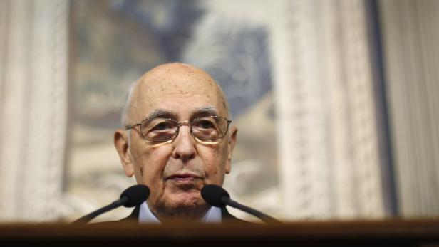 Italy&#039;s President Giorgio Napolitano speaks during a news conference at the Quirinale Presidential palace in Rome March 22, 2013. REUTERS/Max Rossi (ITALY - Tags: POLITICS)