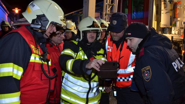 Beim Dachstuhlbrand in Oggau waren vier Feuerwehren mit rund 100 Mann im Einsatz